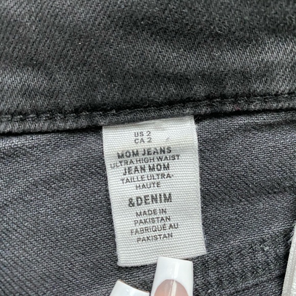 H&M ultra high waisted mom jeans - Picture 4 of 5